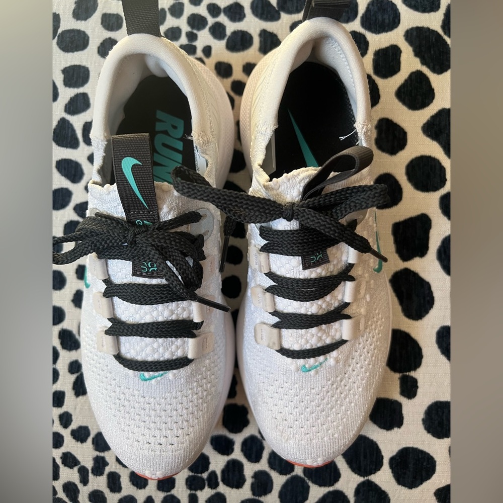 NIKE react